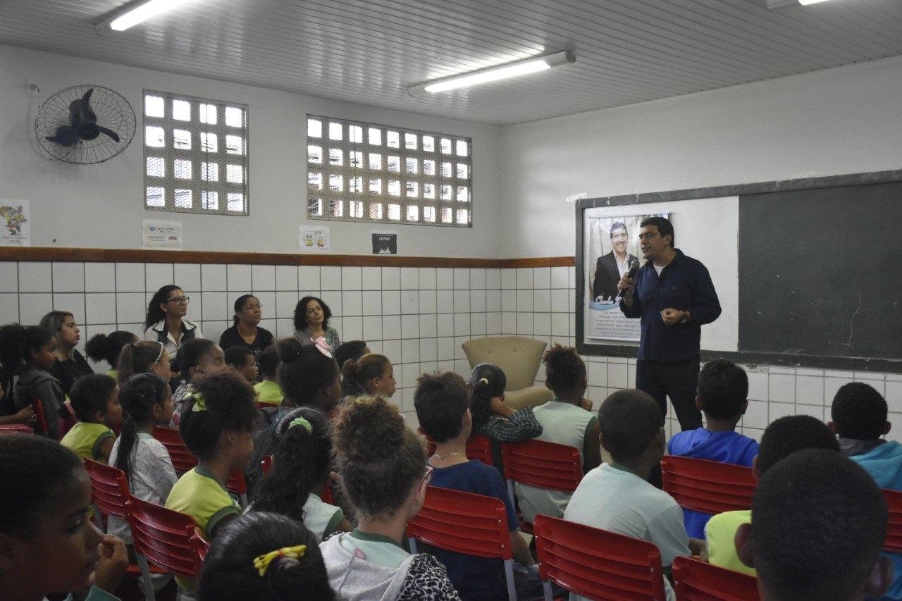 Camacã: Projeto Encontro com Escritor visita o Grupo Escolar Luíza Vargens

